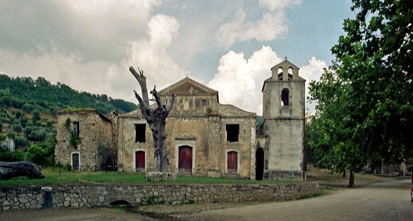 Roscigno vecchia chiesa e piazza