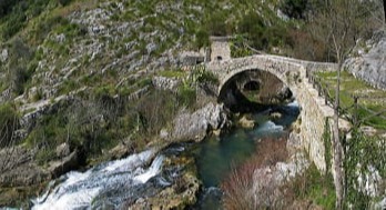 Ponte Romano alla sorgente Fiume Auso.