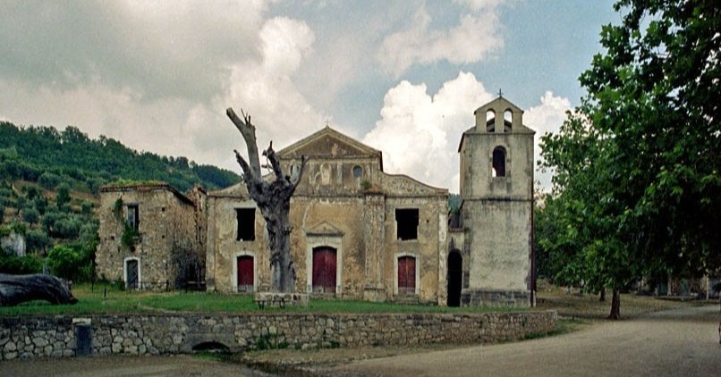 Roscigno vecchia chiesa e piazza