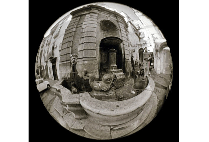 Salerno Centro Storico Fontana dei Pesci - Largo campo